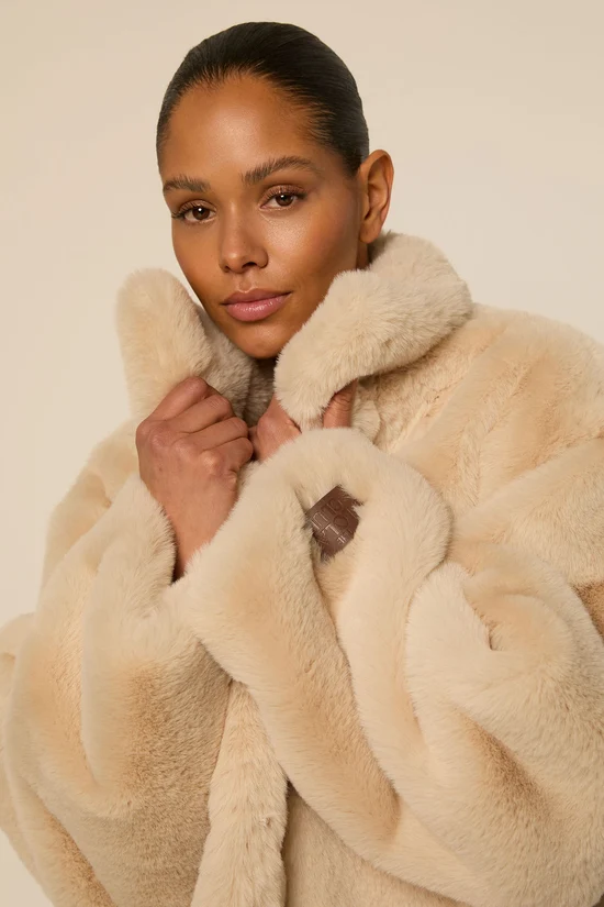The Lola Club  Bobbie Faux Fur Jacket | Oatmilk - Afbeelding 2
