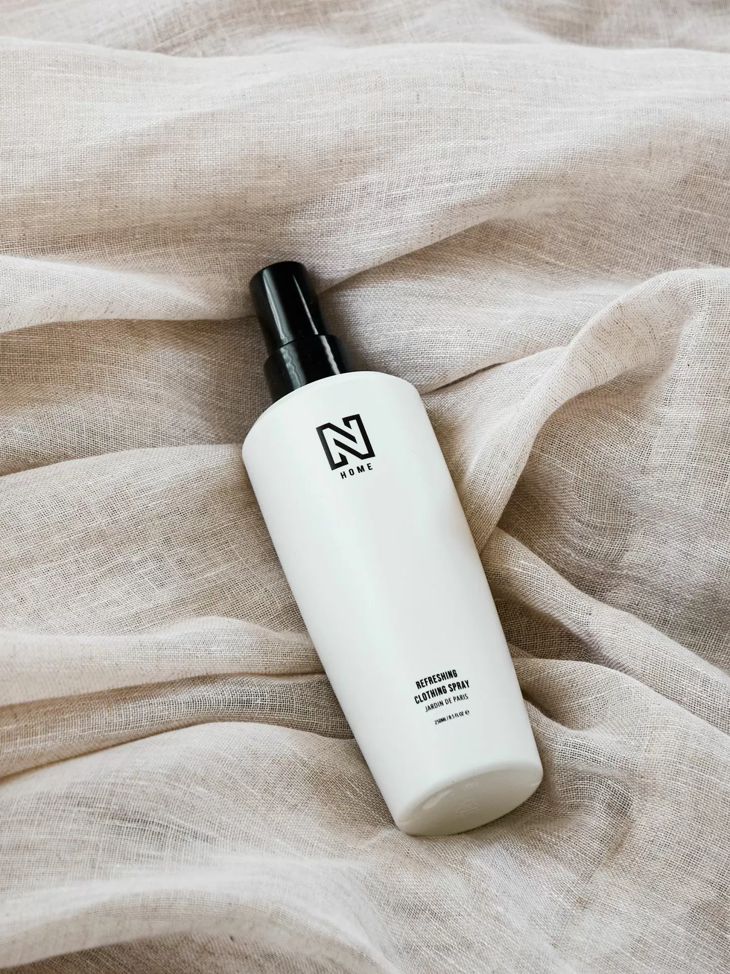 Nikkie Refreshing clothing spray 1 + 2 GRATIS