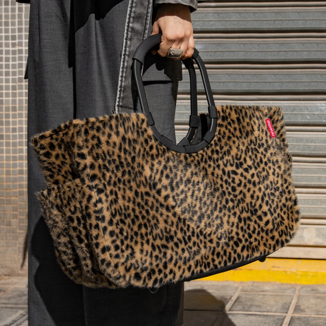 Reisenthel loopshopper L leo fake fur - Afbeelding 1