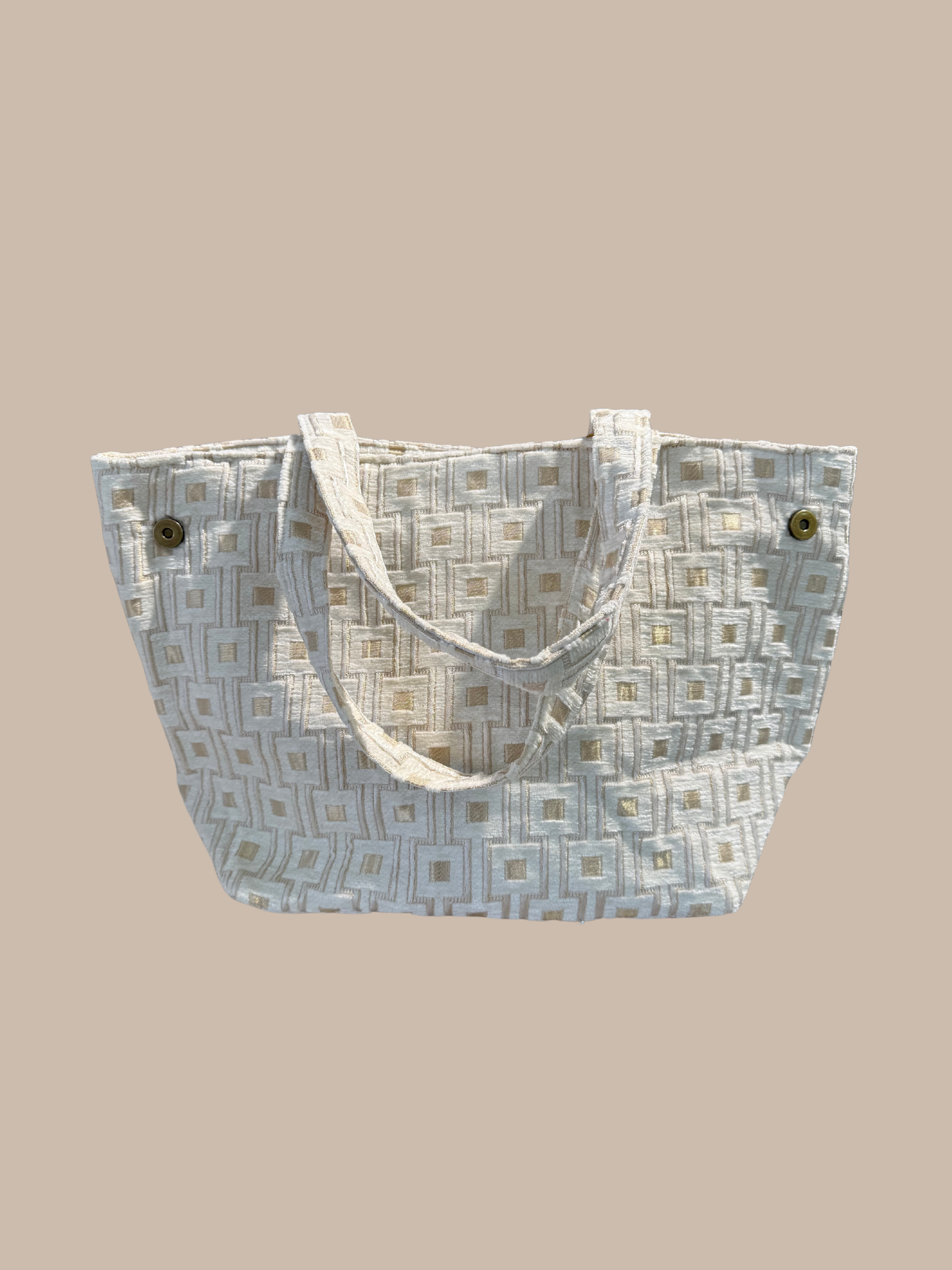 By Nyka Shopper Bente