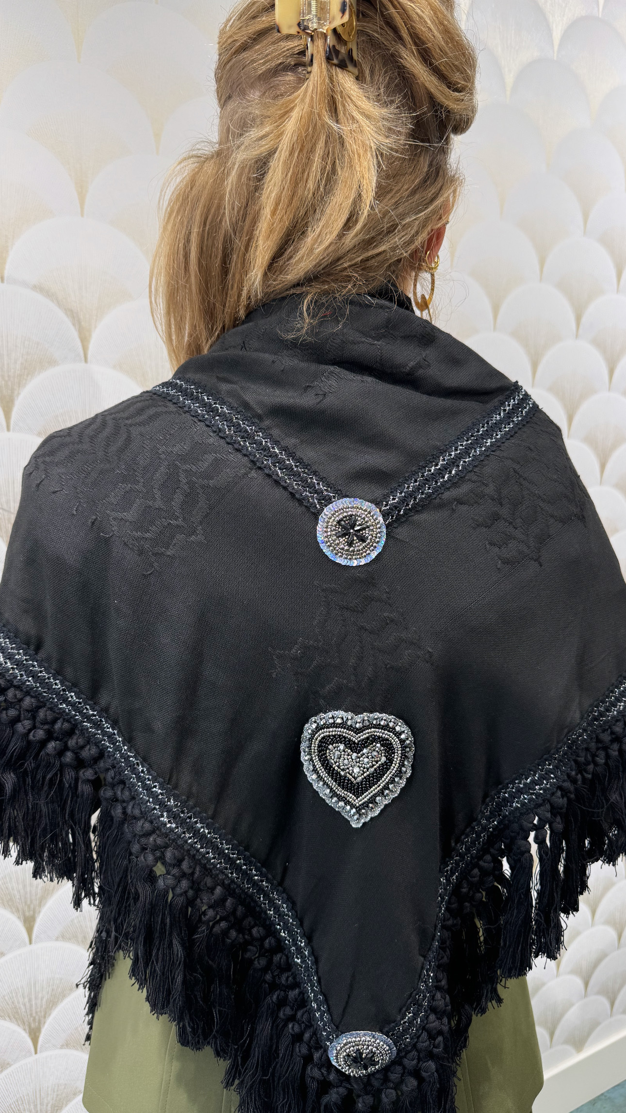 Izuskan Amoure Black