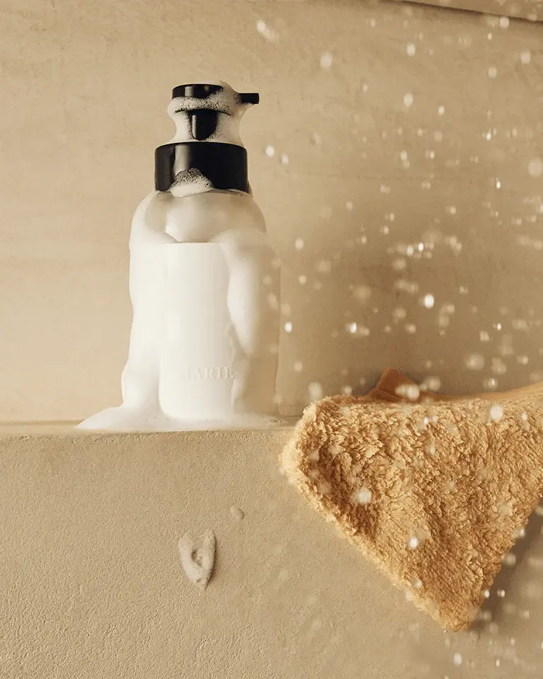 8720701163898FoamingBodyWashBottle325mlcampaignshot1768x960_2048x Foaming Body Wash Starter Kit 330 ml