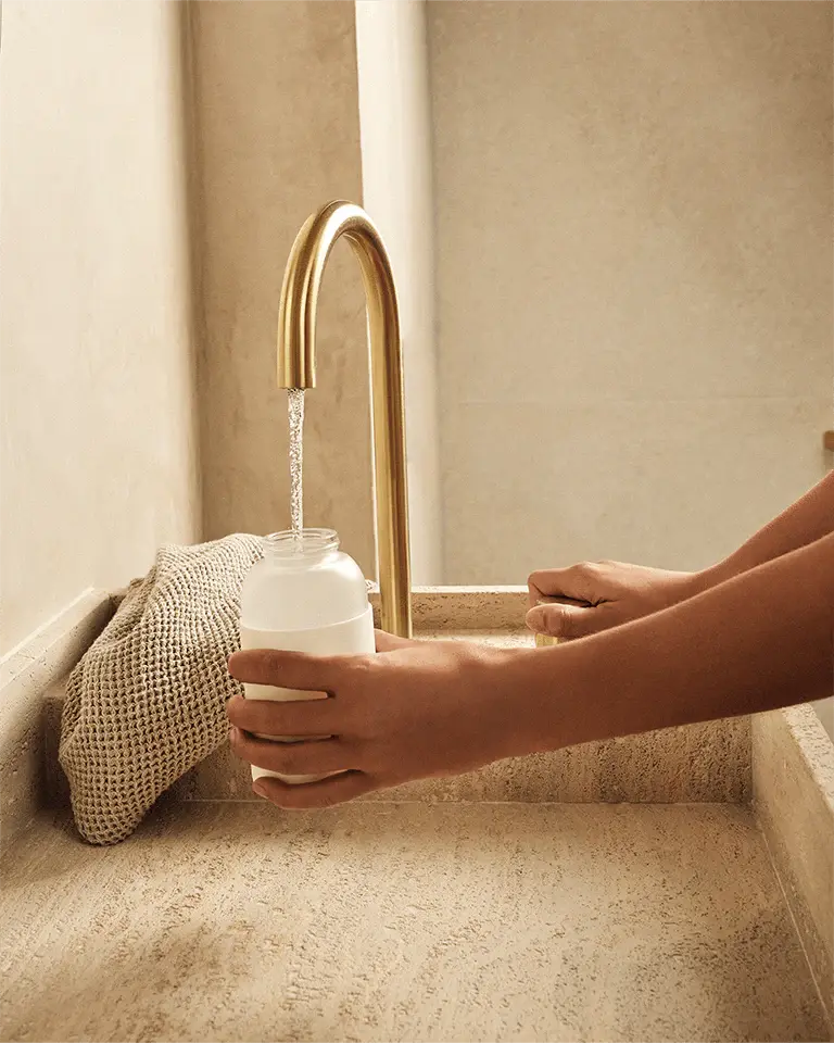 8720701163898FoamingBodyWashBottle325mlcampaignshot3768x960_c87a8d2a-5cd7-480d-8079-e85ec888d5c7_2048x Foaming Body Wash Starter Kit 330 ml