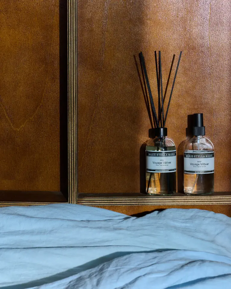 VV_Fragrance_Sticks_Room_Spray_Brand_Campaign_2025_2048x Marie Stella Maris Geurstokjes 250 ml No.07 Voyage Vétiver