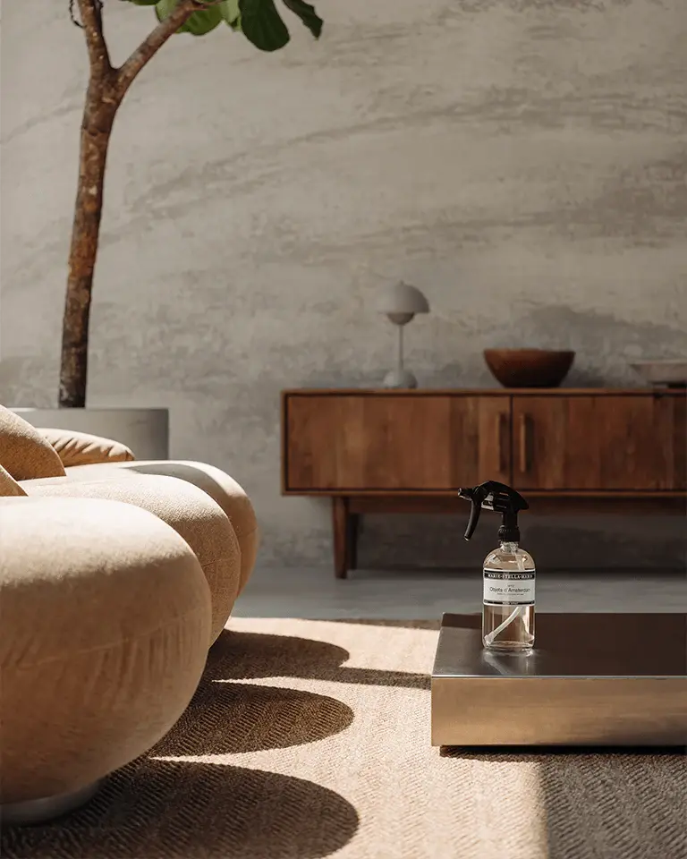 Hand_Home_campaignshot_2_768x960_6e0f4590-8689-41a6-a9c1-47586213bc97_2048x Room Spray 500 ml No.12 Objets d'Amsterdam