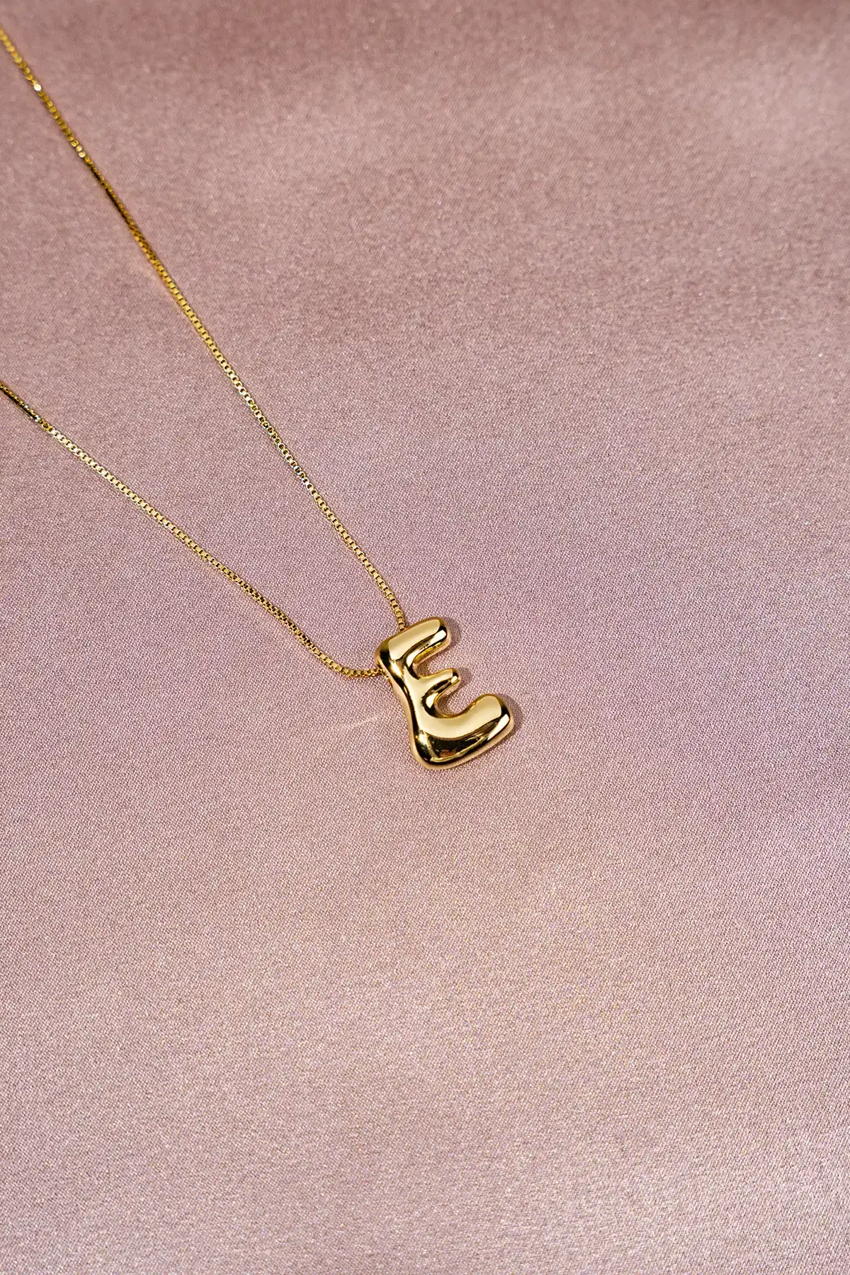 INNLCE-G68371_2__2000x2000 Lott Gioielli Gouden Cartoon Initiaal Ketting - Verstelbaar