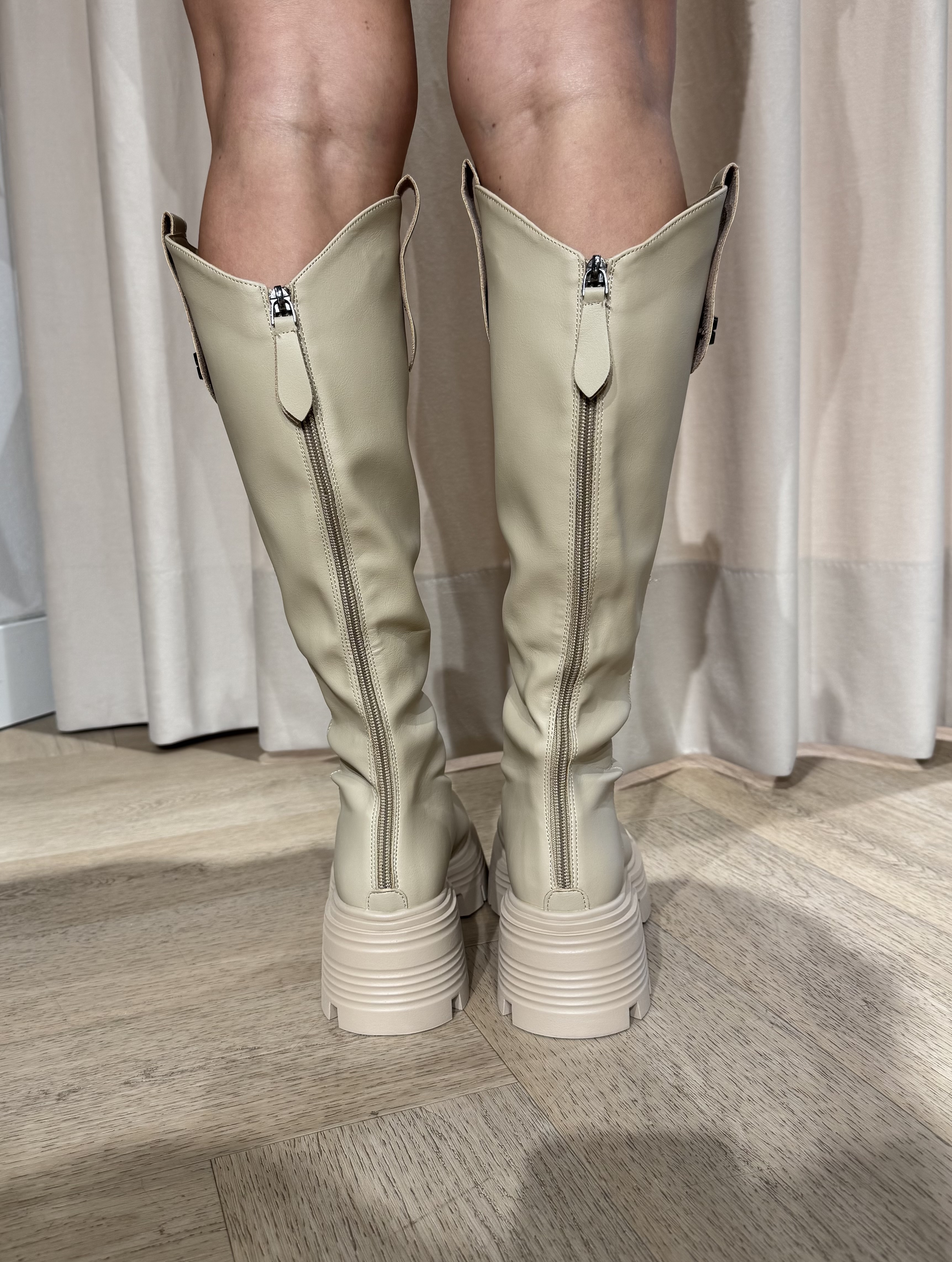 IMG_7448 Lederlook laars Beige