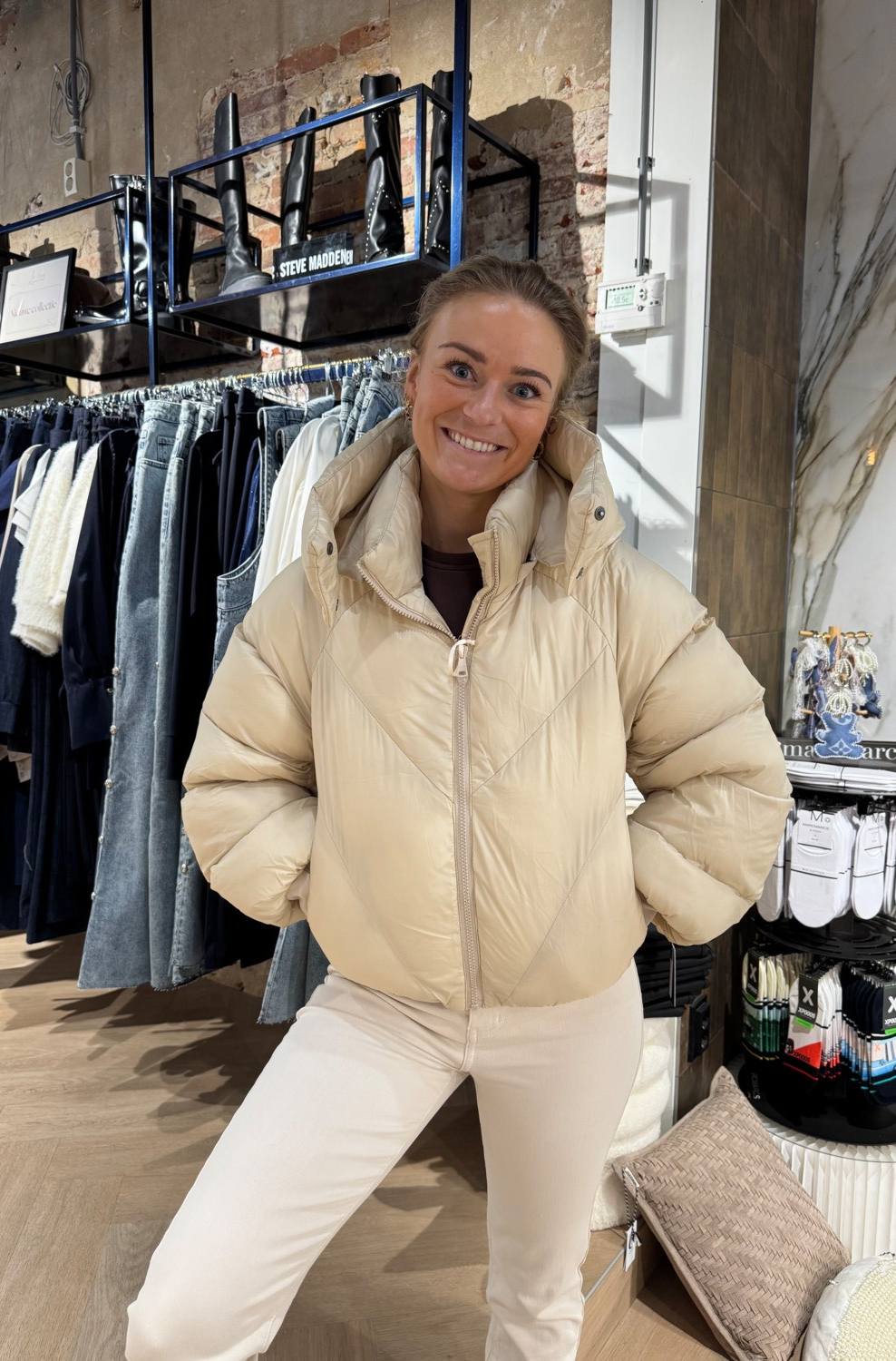 a8o6g74j Puffer Jas