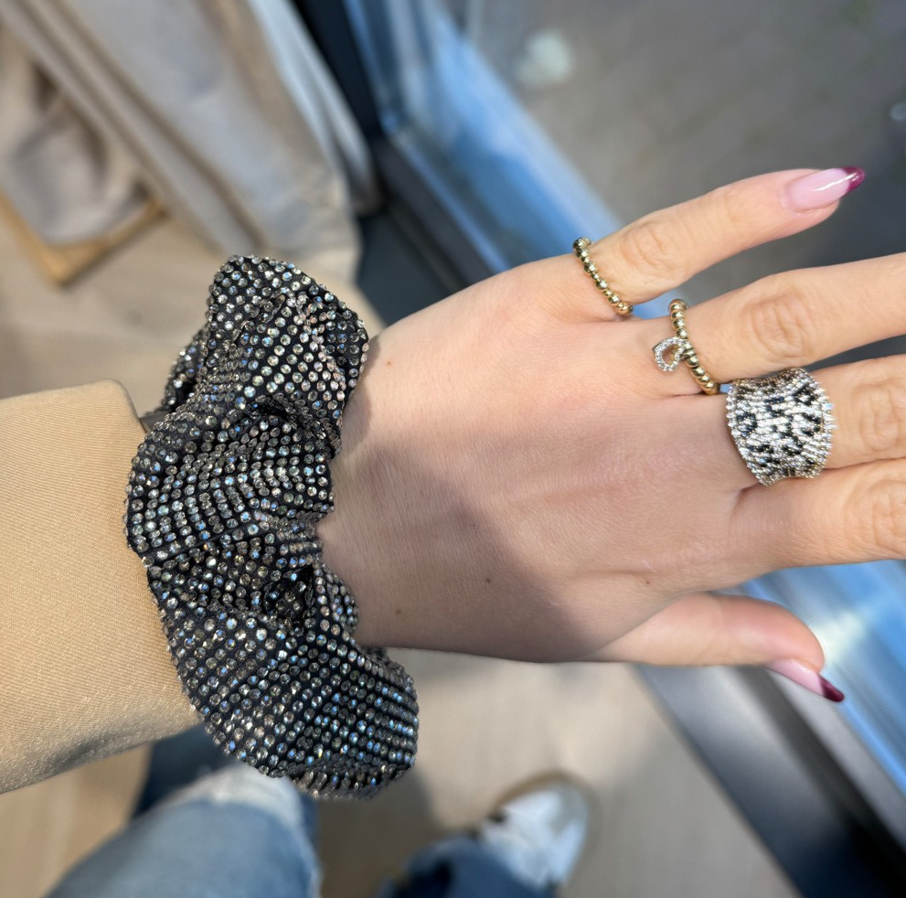 a4grdxpc SUI AVA Scrunchies