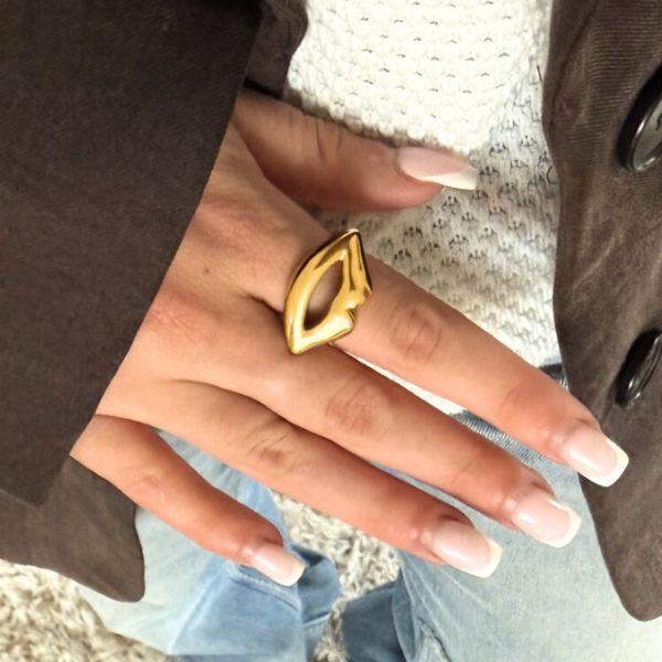 Lbel Six Kiss Me Ring