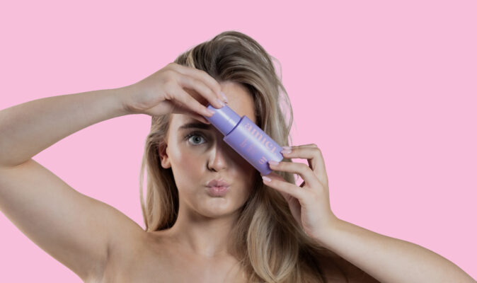 DSCF7377_AMICI_Creme_potje-rechter-oog-Roze-achtergrond-674x400 AMICI Skincare Friendly Face