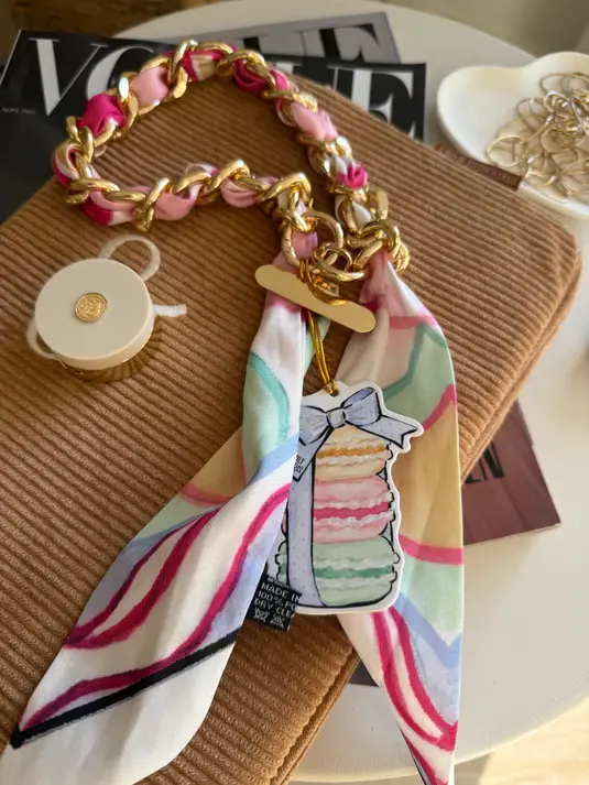 IMG_6418 Stationery & gift Emily in Paris Telefoonkoord